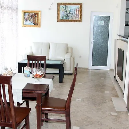 Vlasta Family فندق رافدا